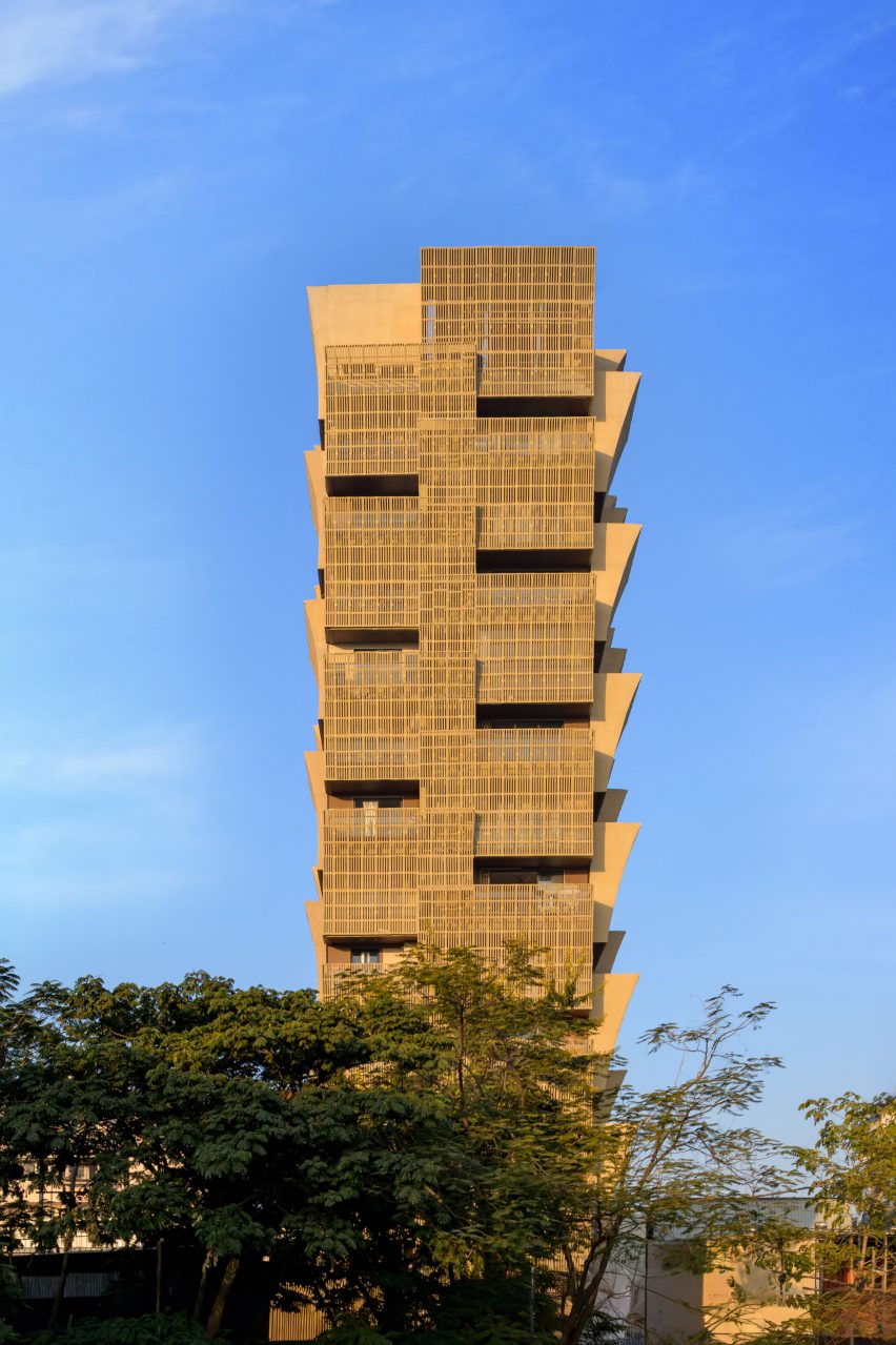Apartment building in Nagpur by Sanjay Puri Architects