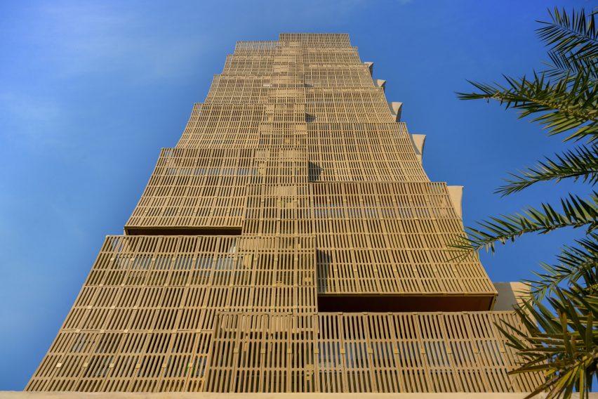 Apartment building in Nagpur by Sanjay Puri Architects