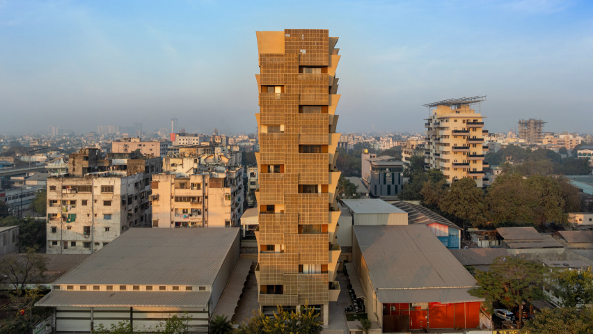 Apartment building in Nagpur by Sanjay Puri Architects