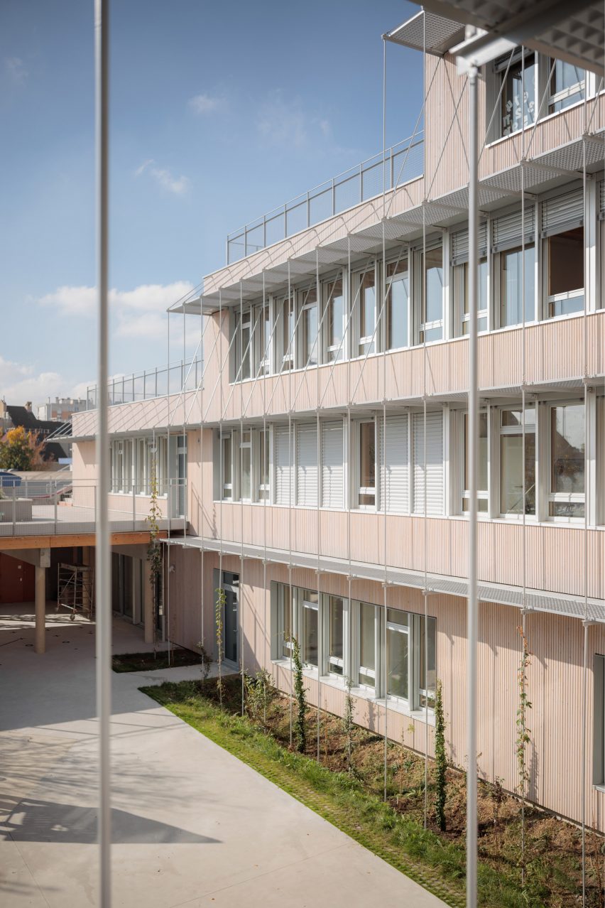 Dominique Frelaut School by Tectoniques