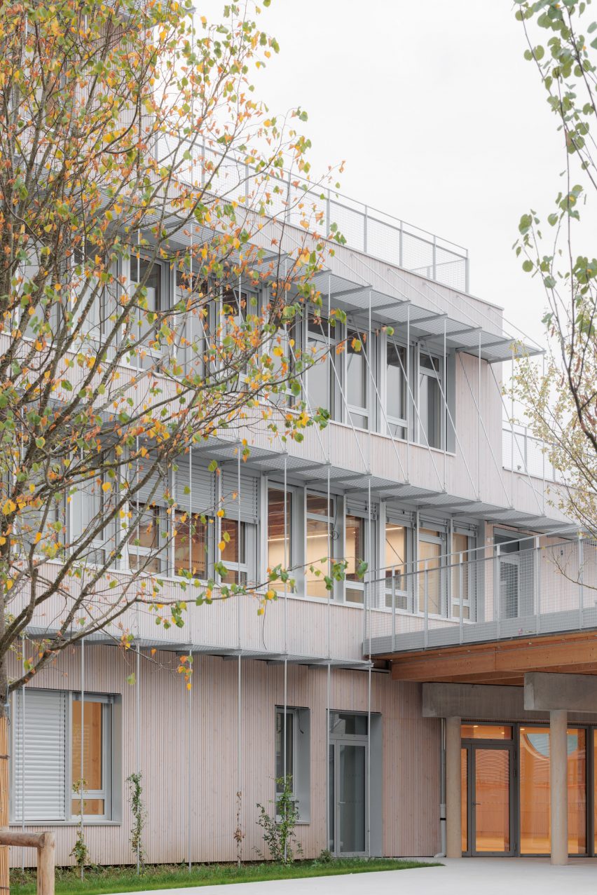 Dominique Frelaut School by Tectoniques