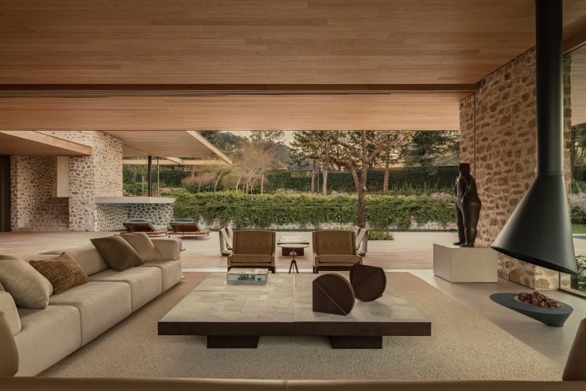 Grama House in Brazil by Studio Arthur Casas