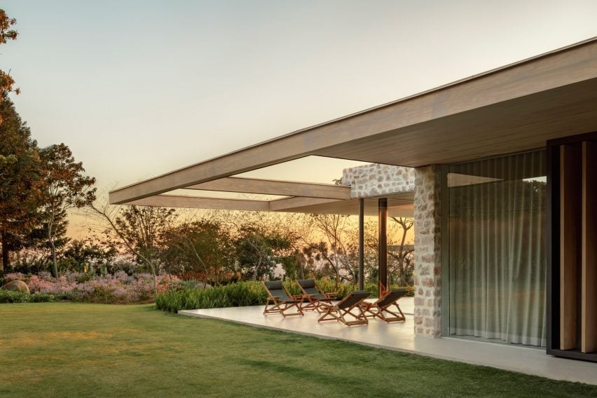 Grama House in Brazil by Studio Arthur Casas