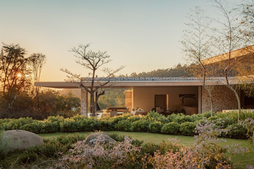 Grama House in Brazil by Studio Arthur Casas