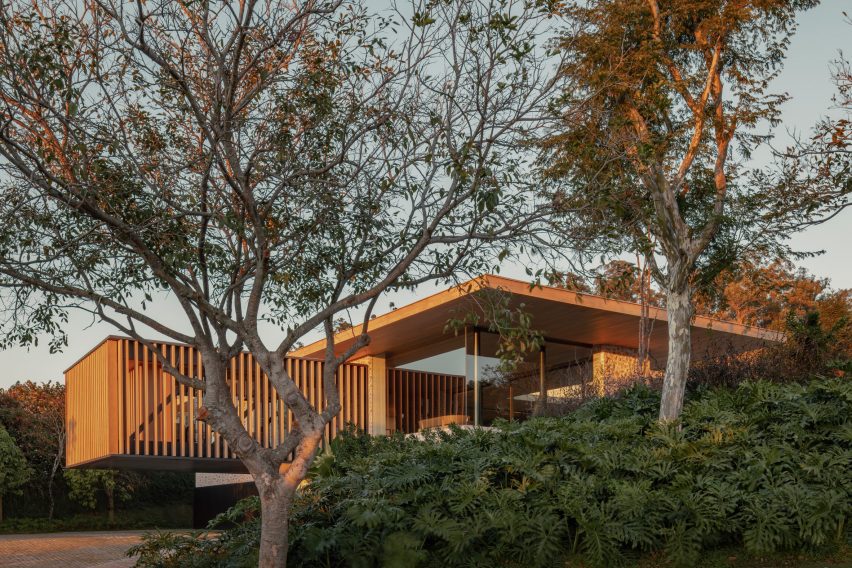 Grama House in Brazil by Studio Arthur Casas