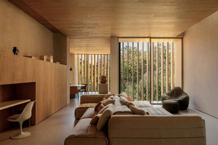 Grama House in Brazil by Studio Arthur Casas