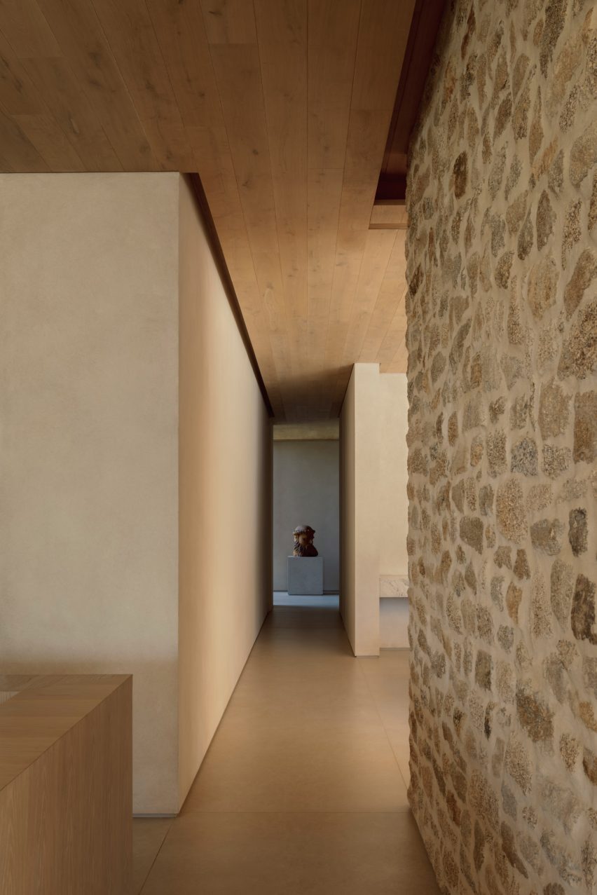 Grama House in Brazil by Studio Arthur Casas