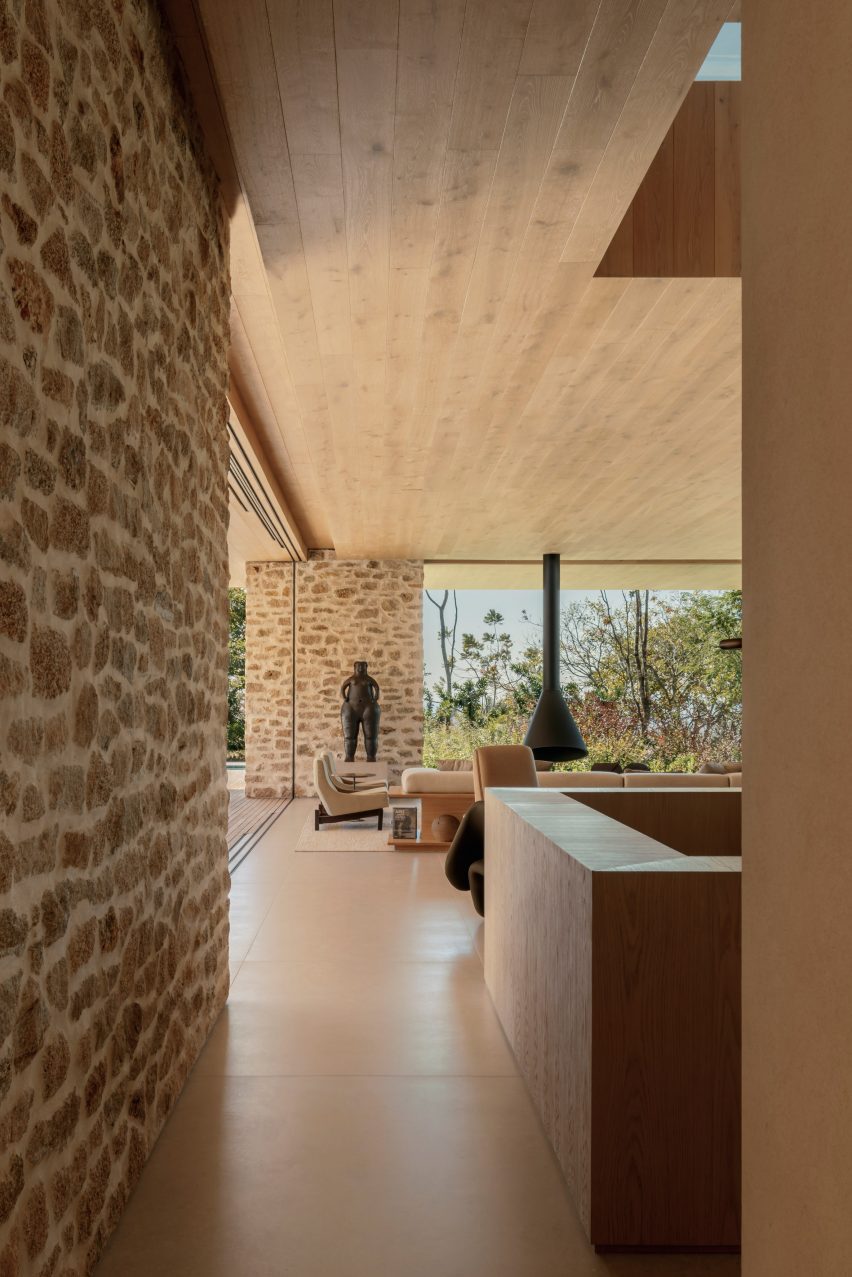 Grama House in Brazil by Studio Arthur Casas