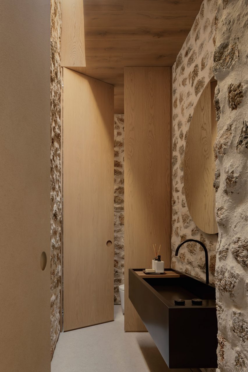 Grama House in Brazil by Studio Arthur Casas
