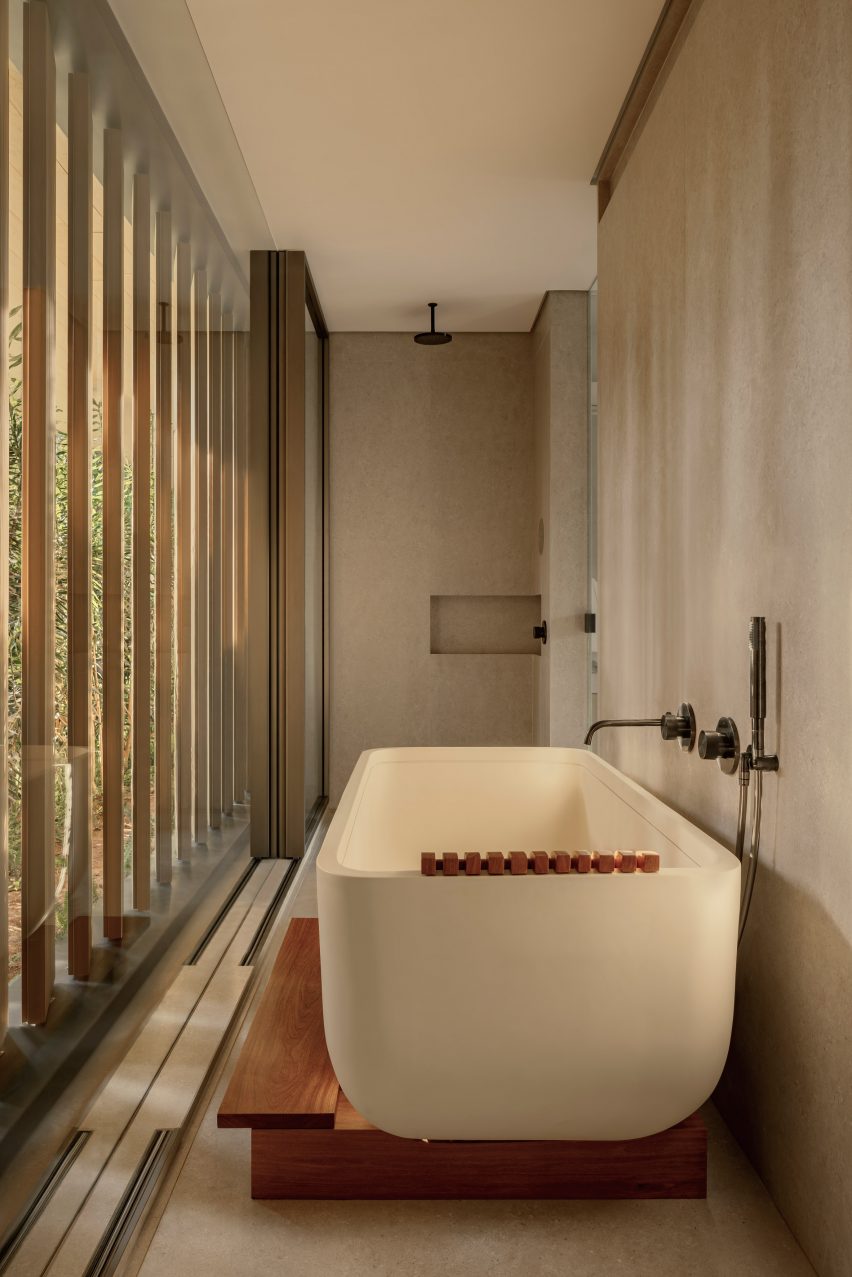 Grama House in Brazil by Studio Arthur Casas