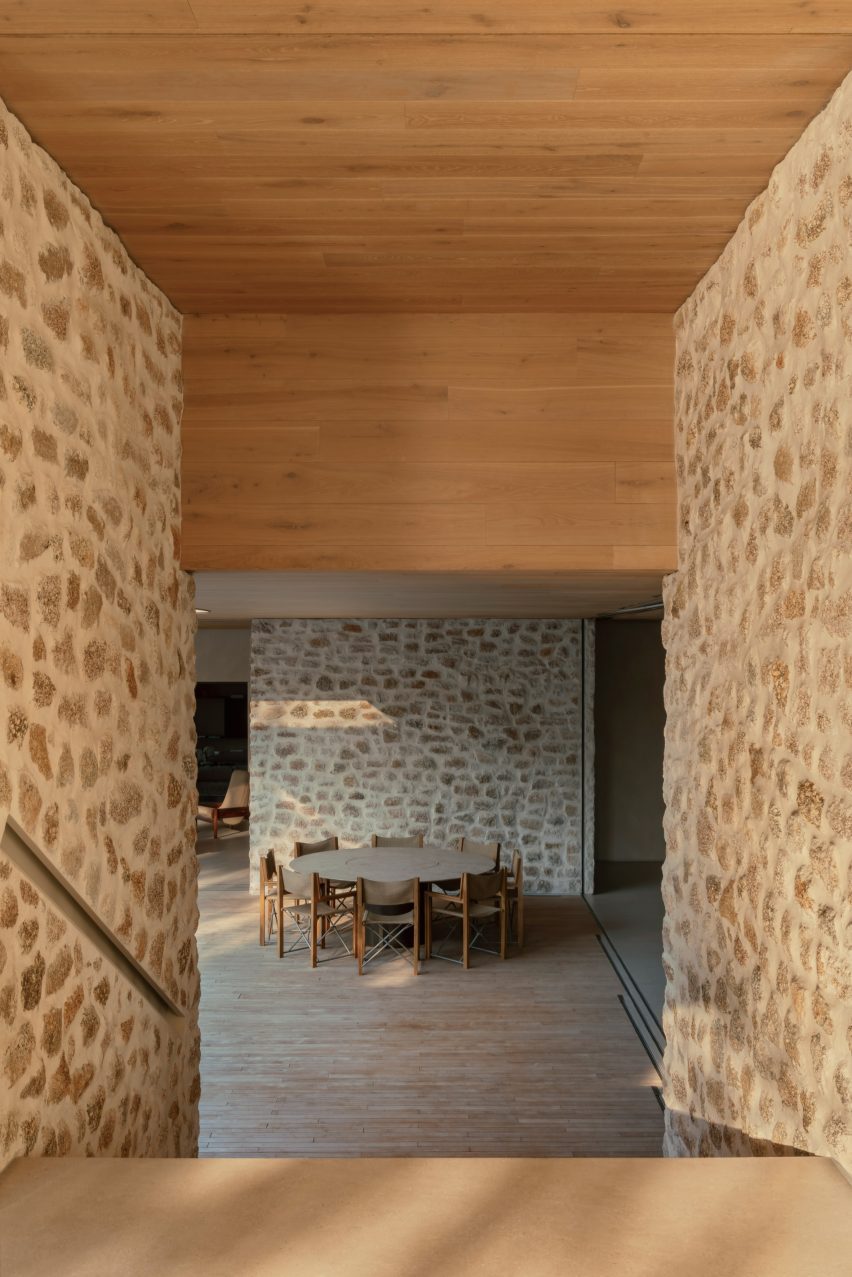 Grama House in Brazil by Studio Arthur Casas