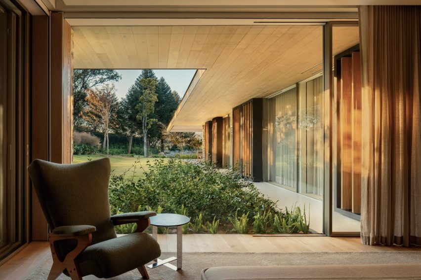 Grama House in Brazil by Studio Arthur Casas