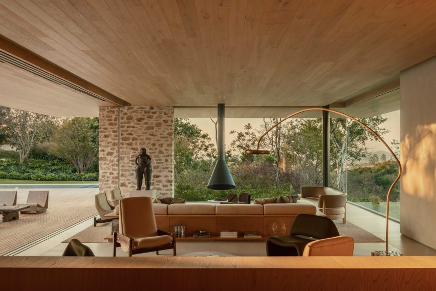 Grama House in Brazil by Studio Arthur Casas