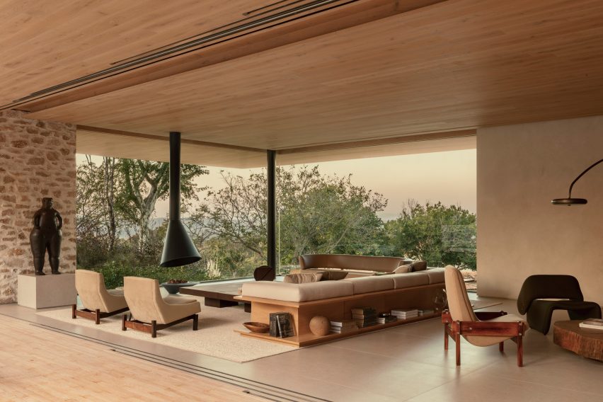 Grama House in Brazil by Studio Arthur Casas