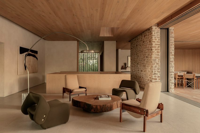 Grama House in Brazil by Studio Arthur Casas