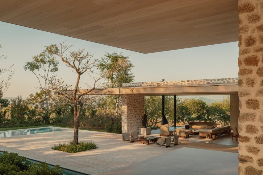 Grama House in Brazil by Studio Arthur Casas