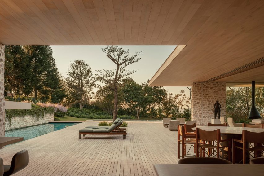 Grama House in Brazil by Studio Arthur Casas