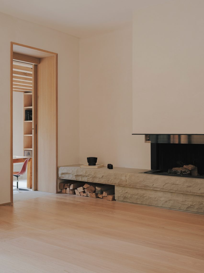House at the Edge (Maison de l'Orée) by In Sinu Architectes