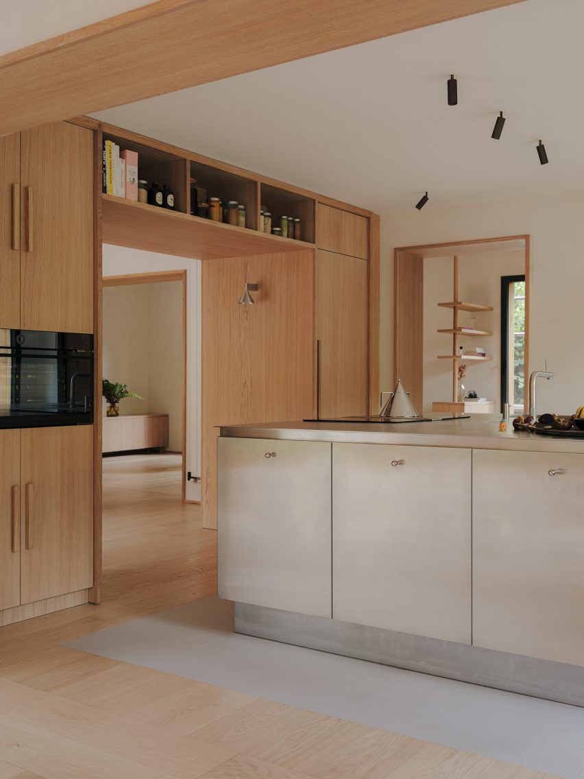 House at the Edge (Maison de l'Orée) by In Sinu Architectes