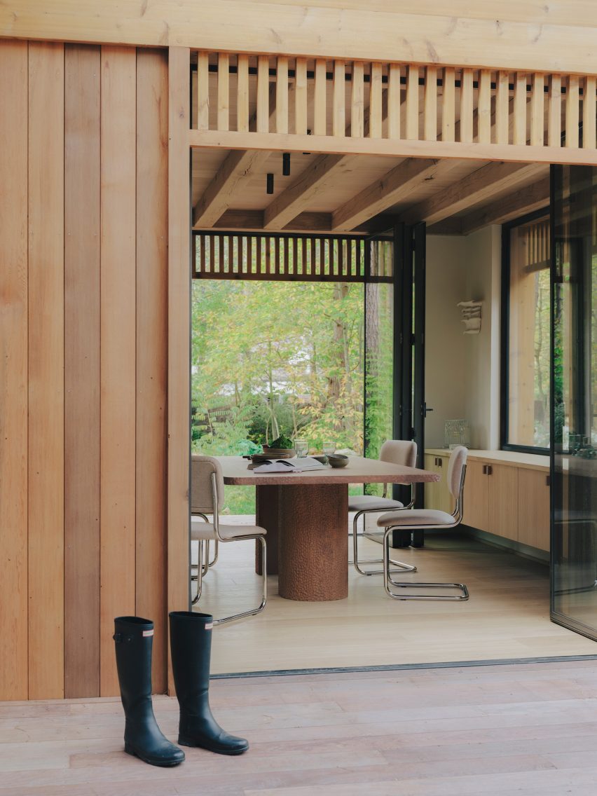 House at the Edge (Maison de l'Orée) by In Sinu Architectes