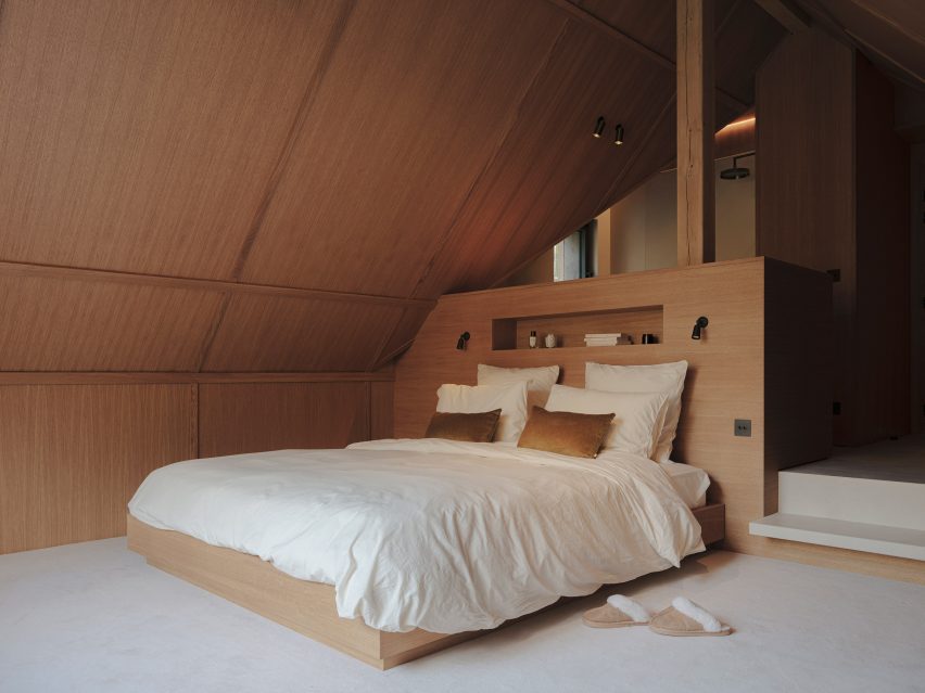 House at the Edge (Maison de l'Orée) by In Sinu Architectes