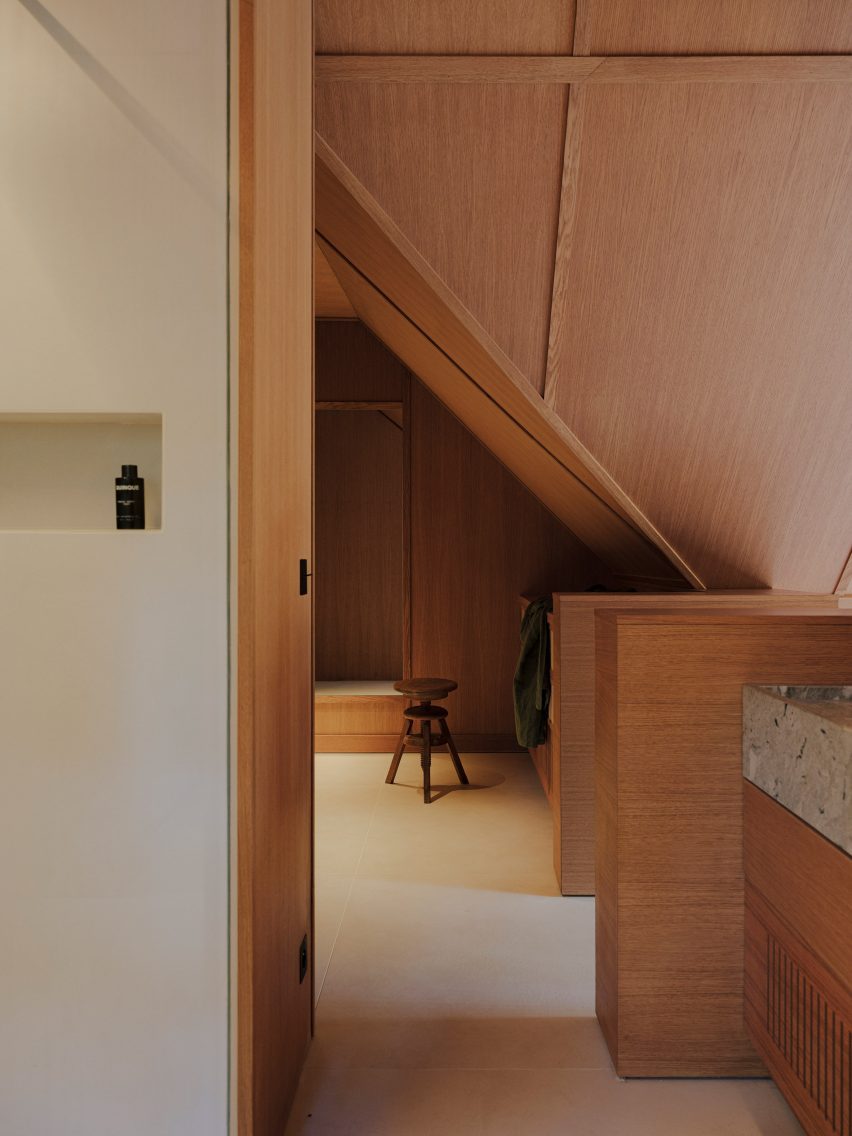 House at the Edge (Maison de l'Orée) by In Sinu Architectes