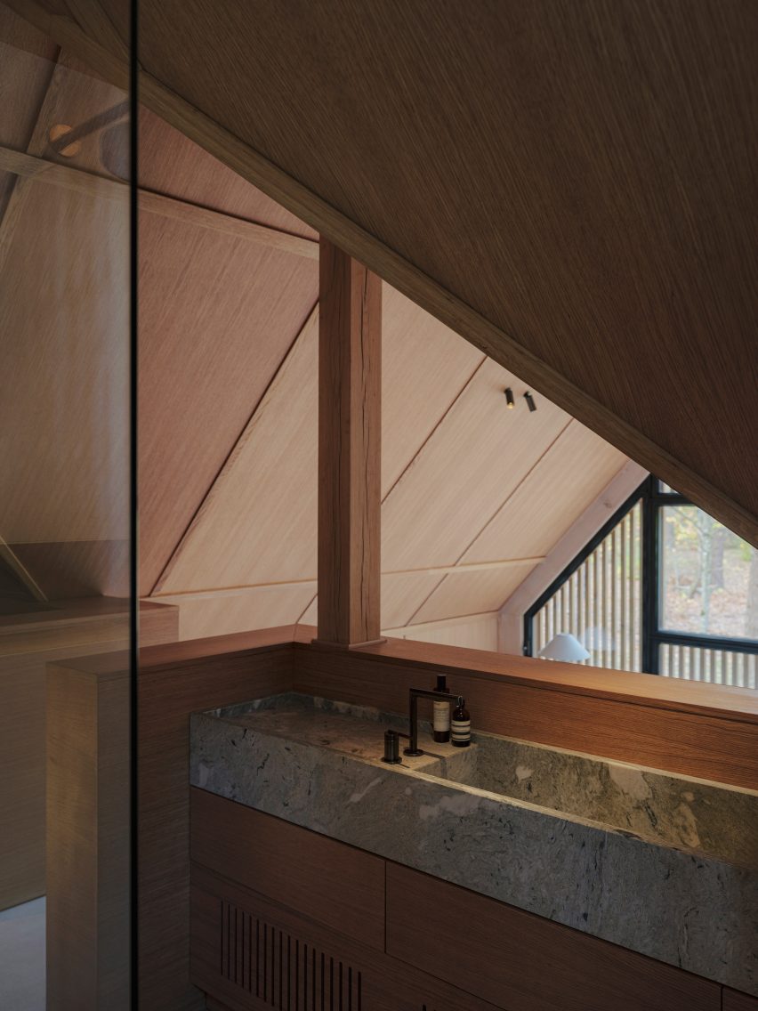 House at the Edge (Maison de l'Orée) by In Sinu Architectes