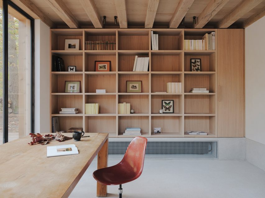 House at the Edge (Maison de l'Orée) by In Sinu Architectes