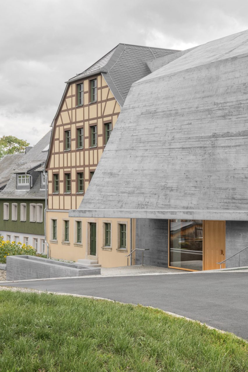 Mother-of-Pearl Experience Museum by Schulz und Schulz