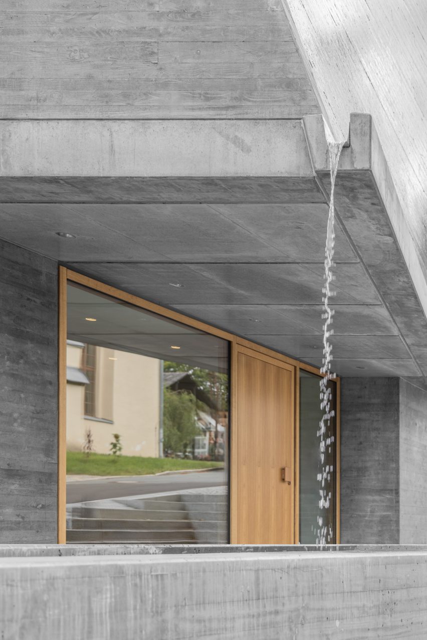 Gutter water feature on a building