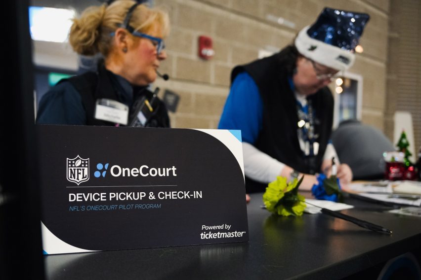 OneCourt device