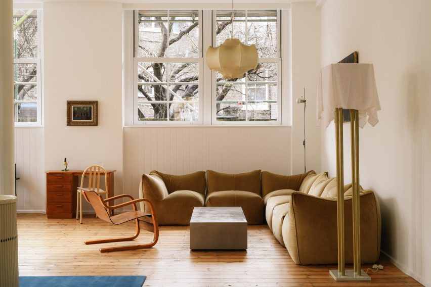 Sofa and lamps in Sapazio Leone Gallery