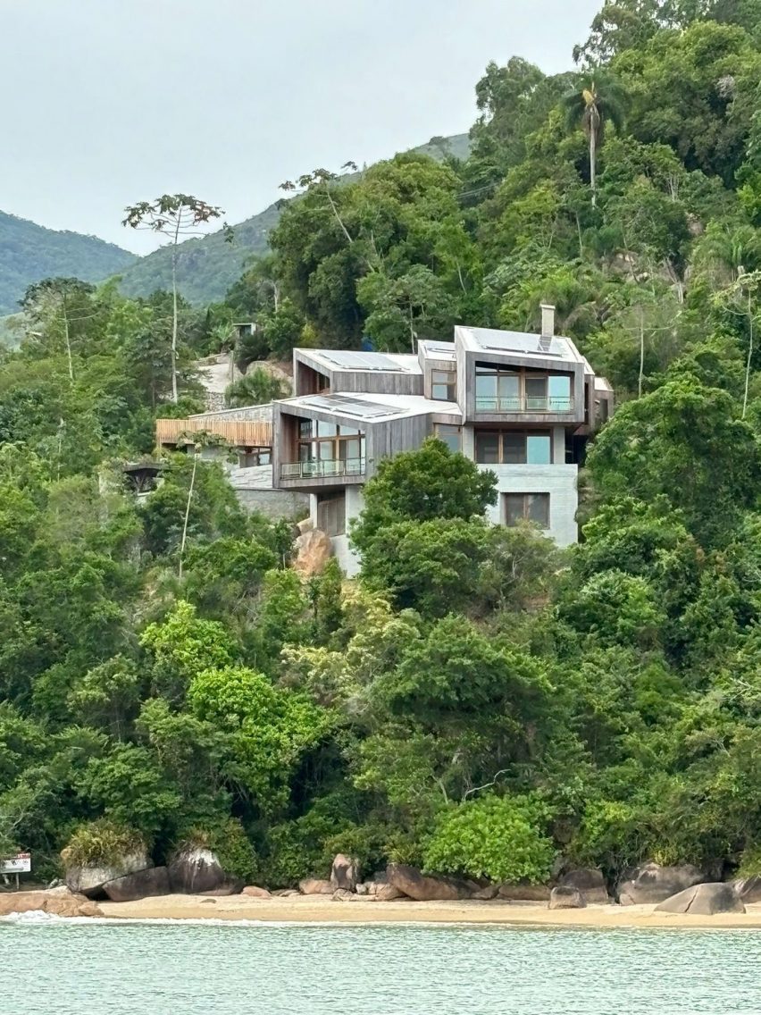 Rochas Compound