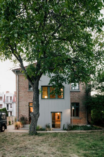 P81 House exterior