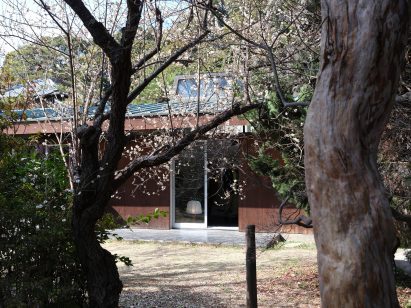 Akasaki & Vanhuyse Home-Home