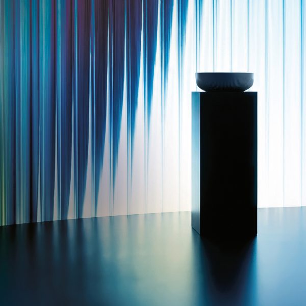 Photo of a bowl on a cuboid-shaped stand