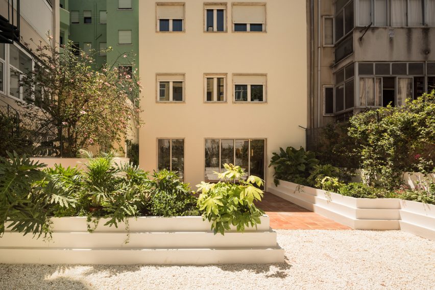 House of Green Patios AB+AC Architects