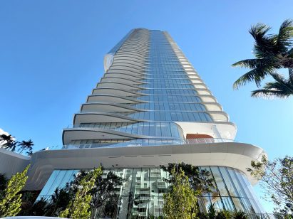 Adrian Smith and Gordon Gill skyscraper