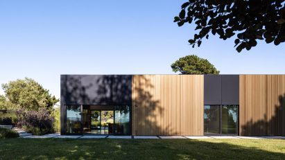 Guest house at Bronze and Black House by SPF Architects