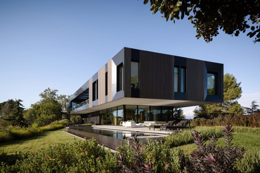 Bronze and Black House by SPF Architects