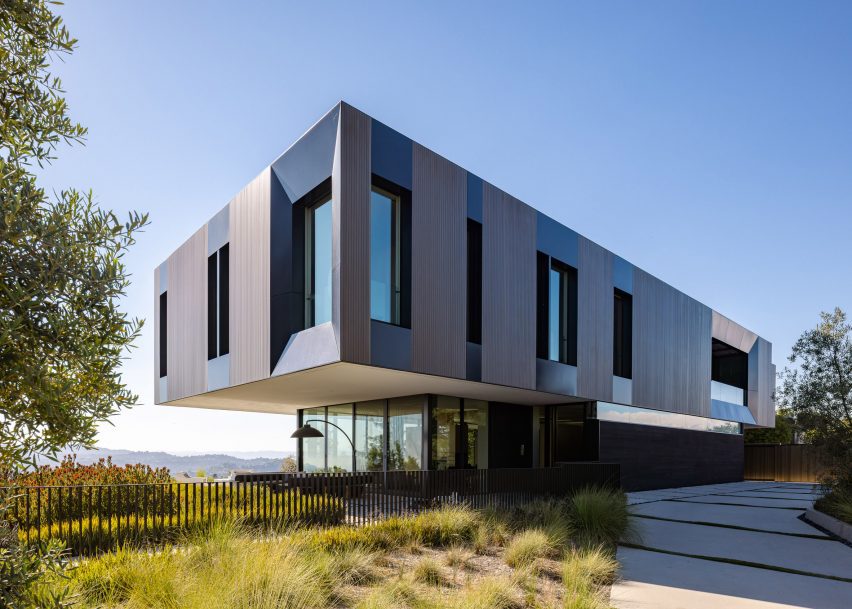 Bronze and Black House by SPF Architects