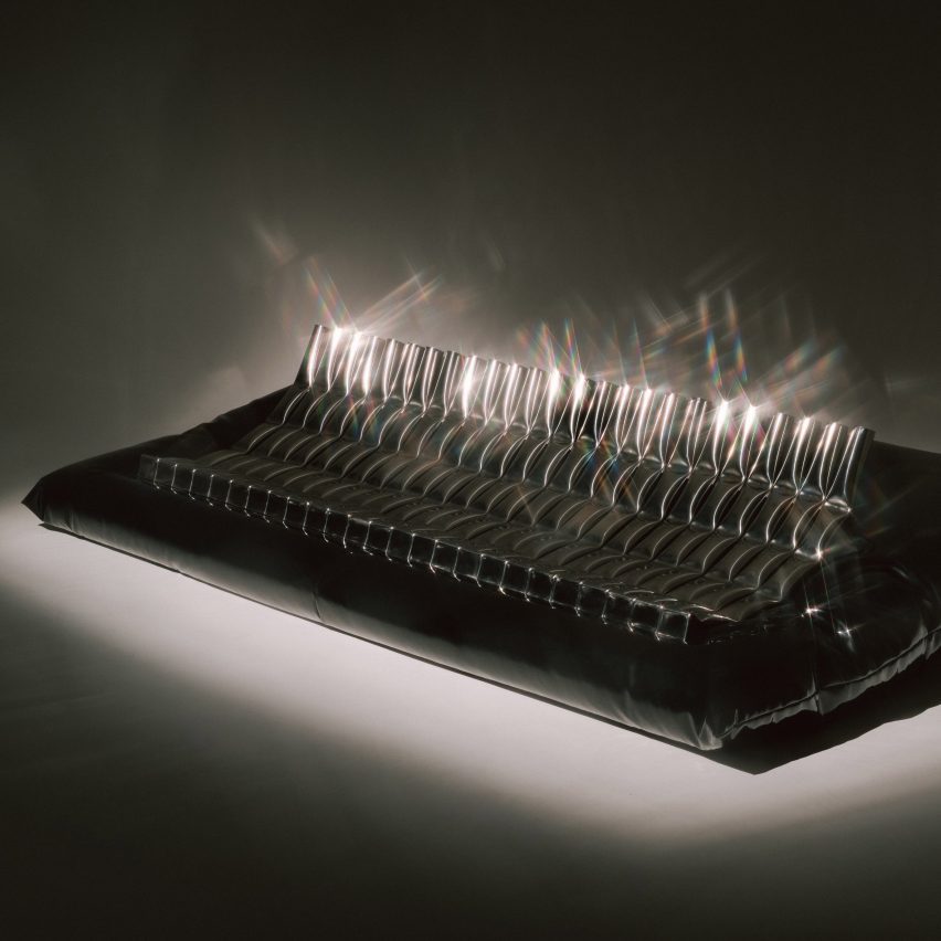 Shimmering sofa with latex base