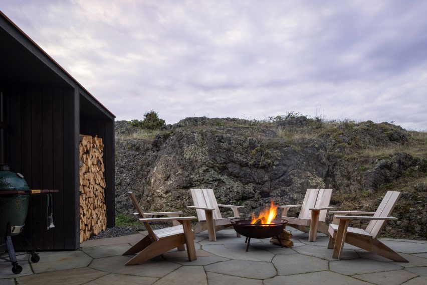 False Bay house in Washington by Heliotrope