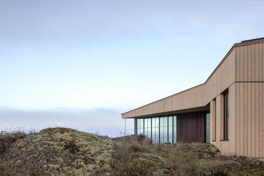 False Bay house in Washington by Heliotrope