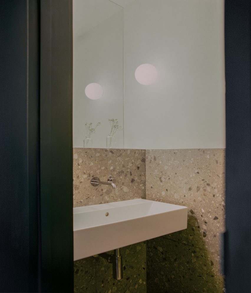 House in Walthamstow by Pablo Sanchez Lopez