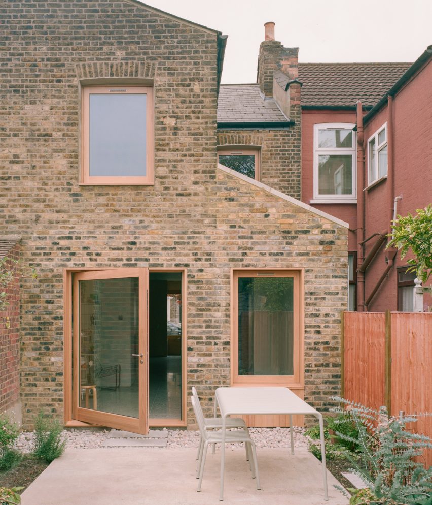 House in Walthamstow by Pablo Sanchez Lopez