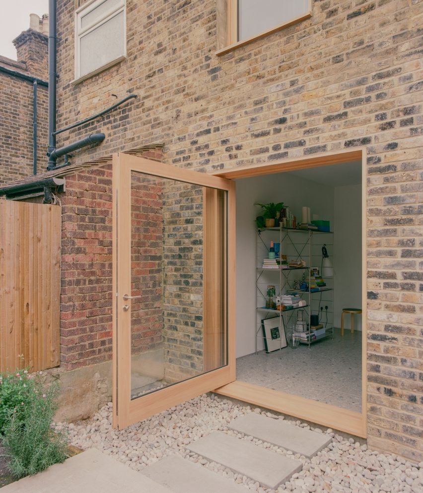 House in Walthamstow by Pablo Sanchez Lopez