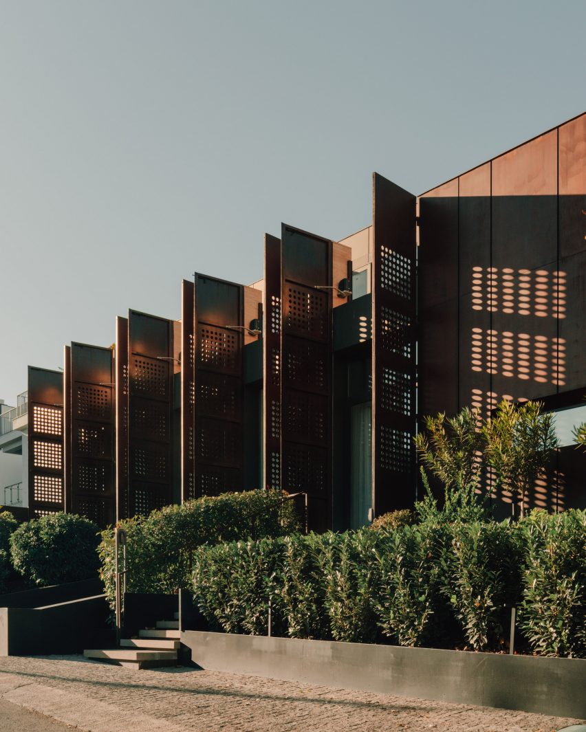 House of Iron Doors by TIMM Architecture