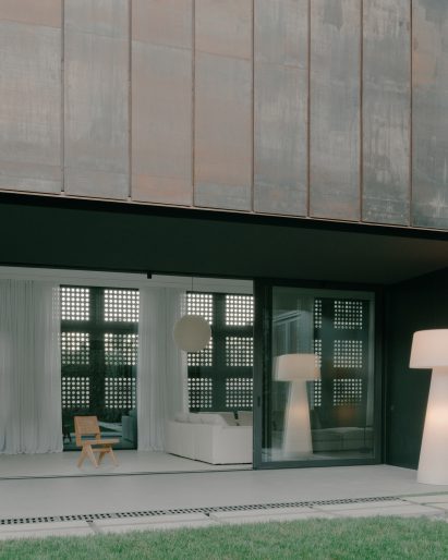 House of Iron Doors by TIMM Architecture