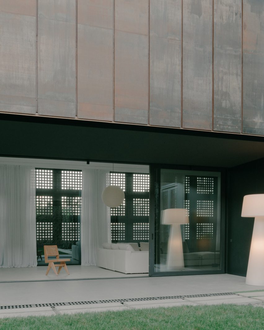 House of Iron Doors by TIMM Architecture